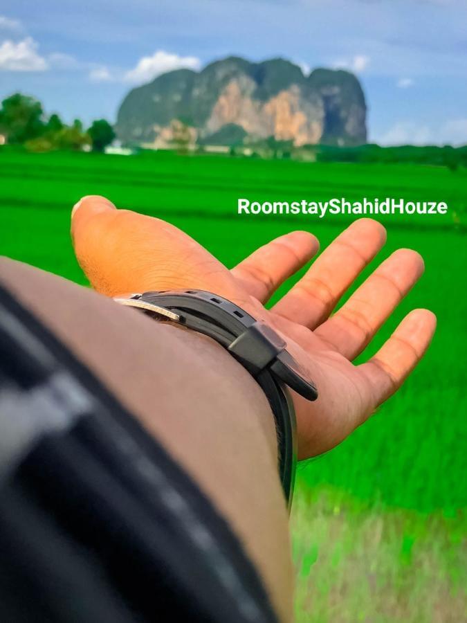 Roomstay Shahid Hou'Ze Kangar Bagian luar foto