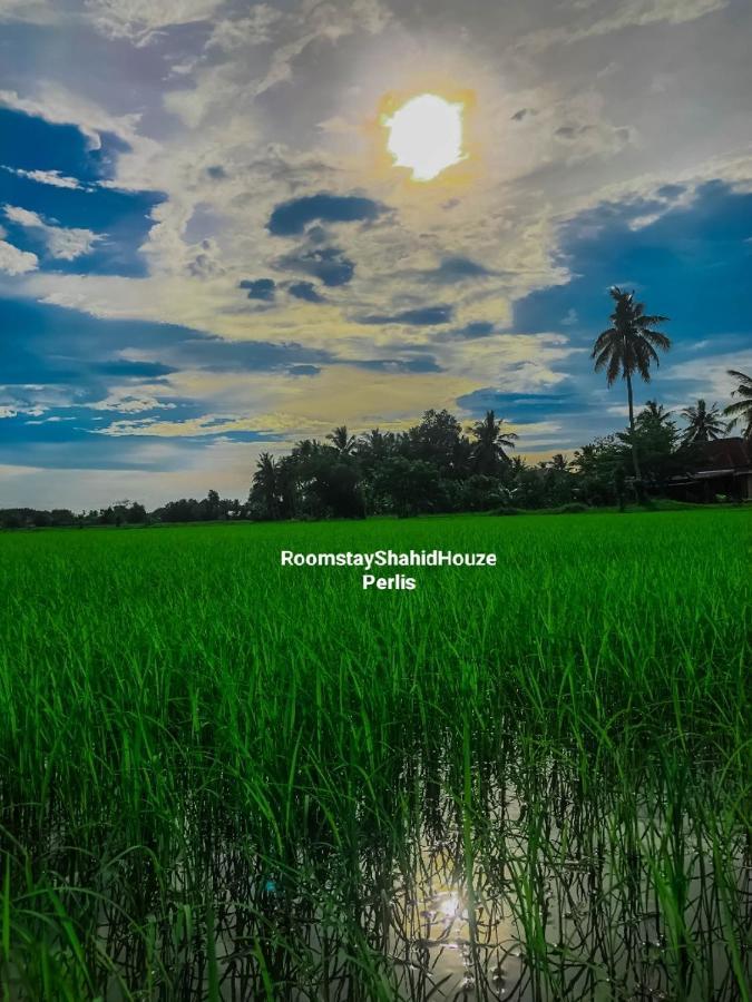 Roomstay Shahid Hou'Ze Kangar Bagian luar foto