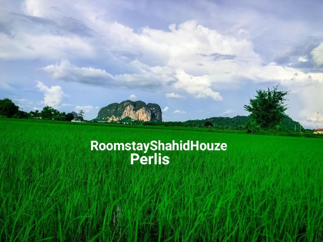 Roomstay Shahid Hou'Ze Kangar Bagian luar foto