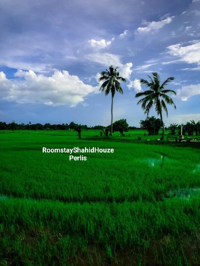 Roomstay Shahid Hou'Ze Kangar Bagian luar foto