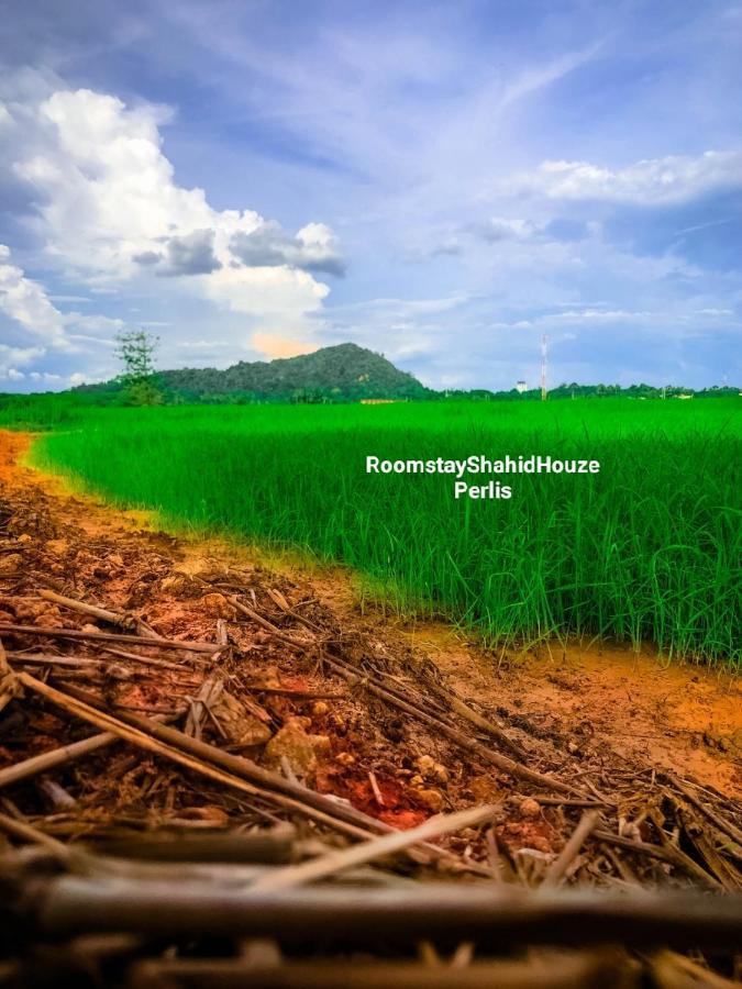 Roomstay Shahid Hou'Ze Kangar Bagian luar foto